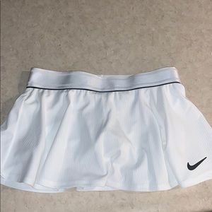 NWT Nike S Skort